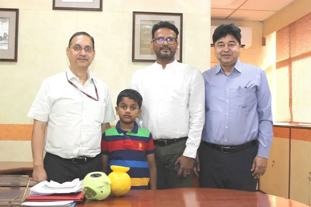 ଫନି ବାତ୍ୟା ପ୍ରଭାବିତଙ୍କୁ ସାହାଯ୍ୟ କଲେ ମାଷ୍ଟର ଉଦୟ କିରଣ ପରିଡ଼ା