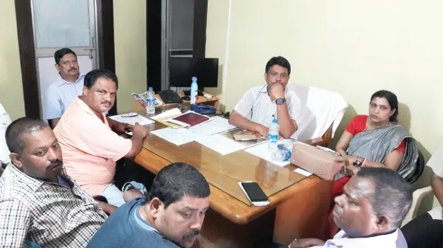 ତିନି ଦିନ ପରେ ବି ପହଞ୍ଚି ପାରିନି ପ୍ରଶାସନ, ରେଡ୍‌କ୍ରସ୍‌ ରିଲିଫ୍‌ ପ୍ରସ୍ତୁତିର ତଦାରଖ କଲେ ରାଜ୍ୟପାଳ