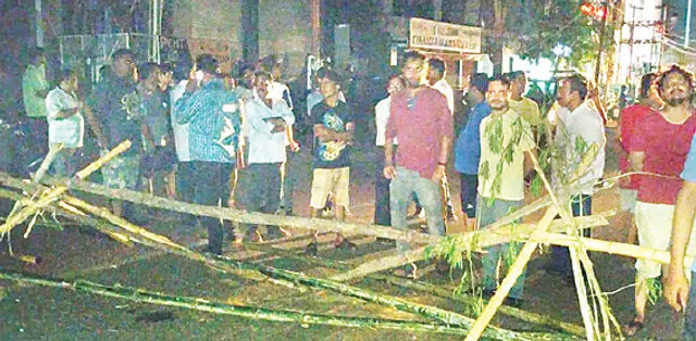 ରାତି ଅଧିଆ ରାସ୍ତାରୋକ