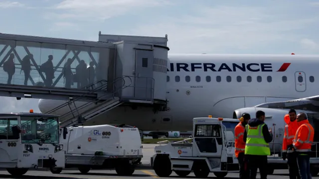 ଇରାନ୍‌ରେ ଜରୁରୀ ଅବତରଣ କଲା ପ୍ୟାରିସ୍‌ରୁ ମୁମ୍ବାଇ ଯାତ୍ରା କରୁଥିବା ବିମାନ