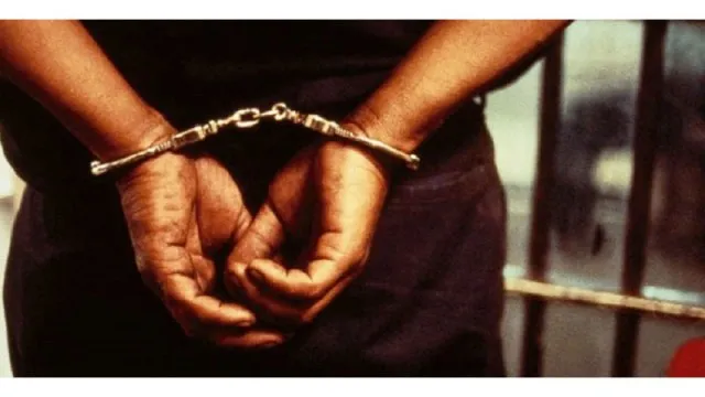 ଟଙ୍କା ଲୋଭରେ ଅନ୍ୟ ଜଣେ ପରୀକ୍ଷାର୍ଥୀଙ୍କ ପାଇଁ ପରୀକ୍ଷା ଦେଇ ଅକଳରେ ମେଧାବୀ ଛାତ୍ର : କ୍ୟାରିଅର ବରବାଦ