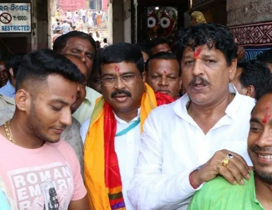 ଫନି ମୁକାବିଲା ନେଇ ଧର୍ମେନ୍ଦ୍ରଙ୍କ ମନ୍ତବ୍ୟ, ରାଜ୍ୟ ସରକାରଙ୍କ ସହ କେନ୍ଦ୍ର ଚଟାଣ ଭଳି ଛିଡ଼ା ହୋଇଛି