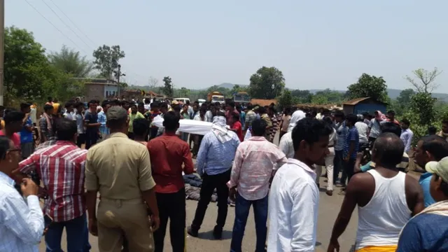 କୋଇଲା ଟ୍ରକ୍‌-ମଟରସାଇକେଲ୍‌ ଧକ୍କା; ଗୋଟିଏ ପରିବାର ତିନି ଜଣ ମୃତ