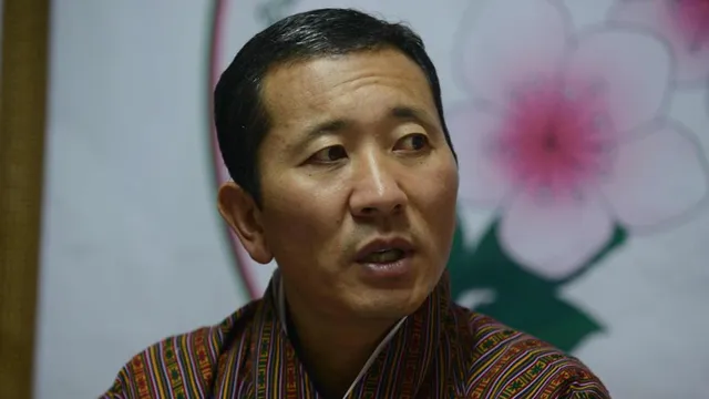 ଶନିବାର ଦିନ ଡାକ୍ତର ସାଜି ଅପରେସନ୍‌ କରନ୍ତି ଭୁଟାନ ପ୍ରଧାନମନ୍ତ୍ରୀ ଲୋତେ ଶେରିଙ୍ଗ୍‌