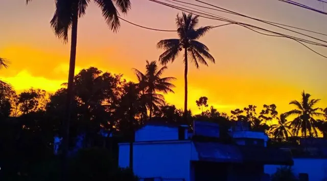 ବାଲେଶ୍ୱର: ଧରିତ୍ରୀକୁ ବର୍ଷାରେ ଭିଜାଇବା ପରେ ଆକାଶର ମନୋରମ ଦୃଶ୍ୟ। (ଫଟୋ: ମନୋଜ ବିଶ୍ୱାଳ)