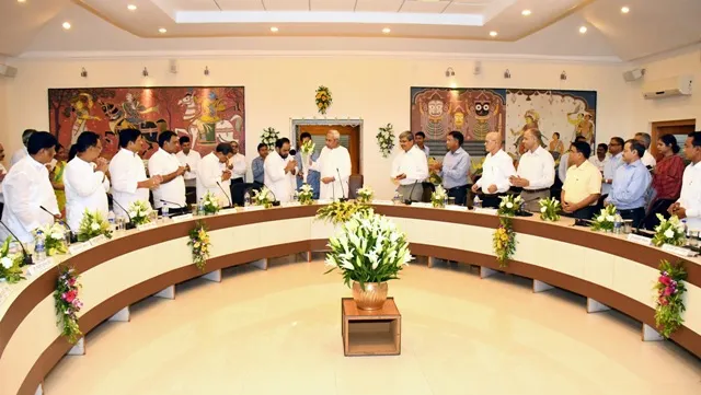 ନୂଆ ମନ୍ତ୍ରୀ ପରିଷଦର ପ୍ରଥମ ବୈଠକ : ‘ନୂଆ ଓଡ଼ିଶା’ ଗଠନ ସ୍ବପ୍ନ ଦେଖାଇଲେ ନବୀନ