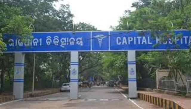 କ୍ୟାପିଟାଲ ହସ୍ପିଟାଲରେ ବାତ୍ୟା ପ୍ରସ୍ତୁତି ଏମିତି : ଏସ୍‌ଏନ୍‌ସିୟୁ ସିଲିଂ ଖସିଲା, ଅଳ୍ପକେ ବର୍ତିଲେ ନବଜାତକ