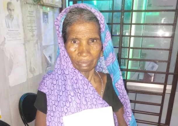 ବସ୍‌ ଭଡ଼ାରେ ରିହାତି ମାଗିବାରୁ ଦିବ୍ୟାଙ୍ଗ ବୃଦ୍ଧାଙ୍କୁ ମୋ ବସ୍‌ରୁ ଠେଲିଦେଲେ