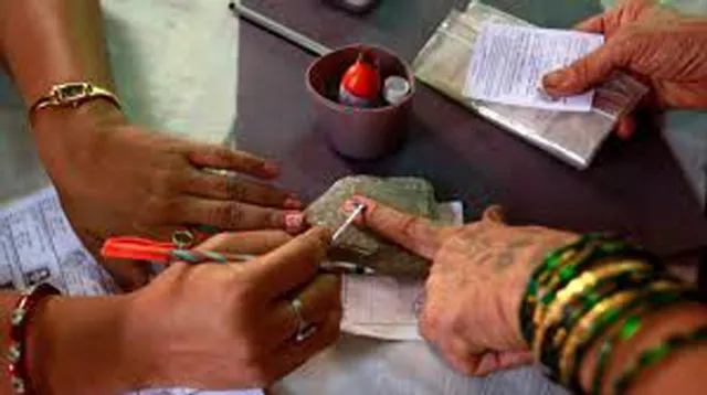 ଭୋଟିଂ ବେଳେ ହାତ ମିଳାଇ କଂଗ୍ରେସ ଆଦର୍ଶ ଆଚରଣ ବିଧିର ଉଲ୍ଲଂଘନ କରିଥିବା ଅଭିଯୋଗ ଆଣି ନିର୍ବାଚନ କମିସନଙ୍କୁ ଫେରାଦୀ ହେଲା ବିଜେପି