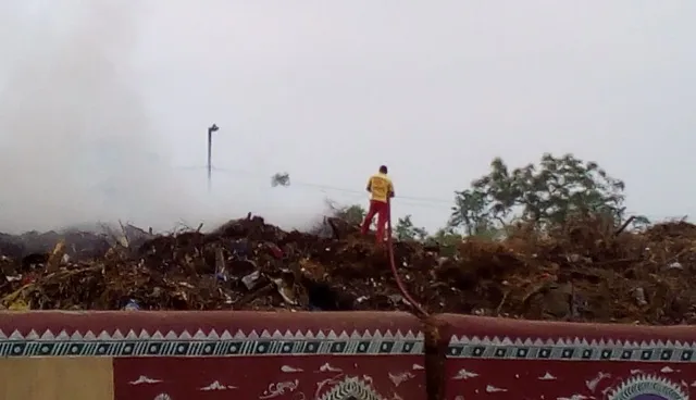 ରାଜଧାନୀକୁ ନିଆଁ ଭୟ : ଦାରୁଠେଙ୍ଗ ପରେ ସୈନିକ ସ୍କୁଲ ଡମ୍ପିଂୟାର୍ଡ‌ରେ ନିଆଁ