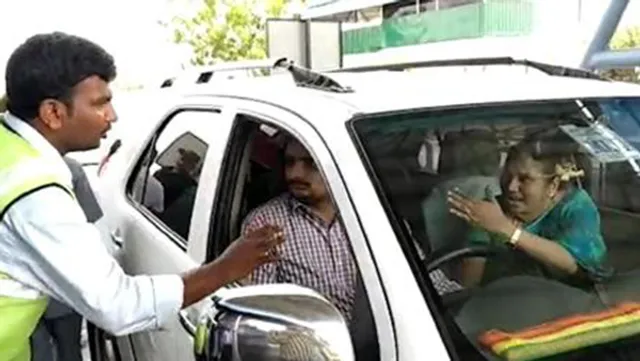 ୫୬ ଟଙ୍କା ଟୋଲ୍‌ ଫି ପାଇଁ ରାସ୍ତା ମଝିରେ ହାହୋଲ୍ଲା କଲେ ଆନ୍ଧ୍ରପ୍ରଦେଶର ମନ୍ତ୍ରୀଙ୍କ ପତ୍ନୀ, ଭିିଡିଓ ଭାଇରାଲ୍‌