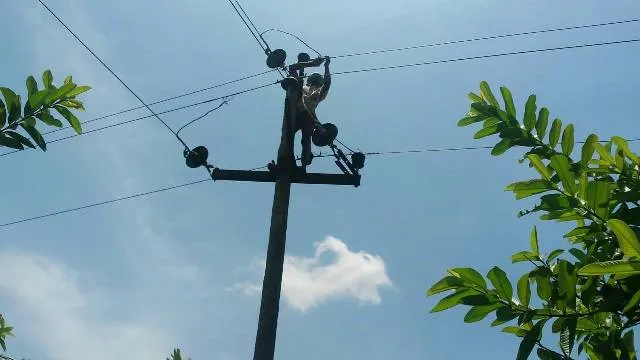 ବିଦ୍ୟୁତ ସ˚ଯୋଗ ଦାବିରେ ରାସ୍ତାରୋକ