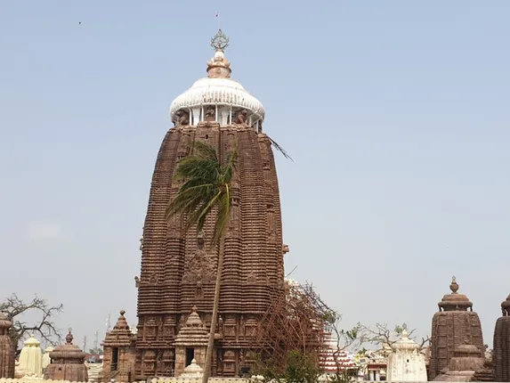 ବଡ଼ ଦେଉଳରୁ ଭୁଶୁଡ଼ିଲା ଲୁହାଭାରା; ଶ୍ରୀମନ୍ଦିରର ଅନେକ କଳାକୃତି ବିପର୍ଯ୍ୟସ୍ତ, କୋଇଲି ବୈକୁଣ୍ଠର ସବୁଜିମା ଉଜୁଡ଼ିଗଲା