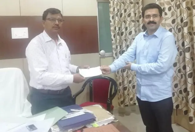 କୋରାପୁଟ: ମୁଖ୍ୟମନ୍ତ୍ରୀଙ୍କ ରିଲିଫ ପାଣ୍ଠିକୁ ୫୦,୦୦୦ ଟଙ୍କା ଦେଲେ ସ୍ଥାନୀୟ ଘରୋଇ କମ୍ପାନିର ପରିଚାଳନା ନିର୍ଦ୍ଦେଶକ