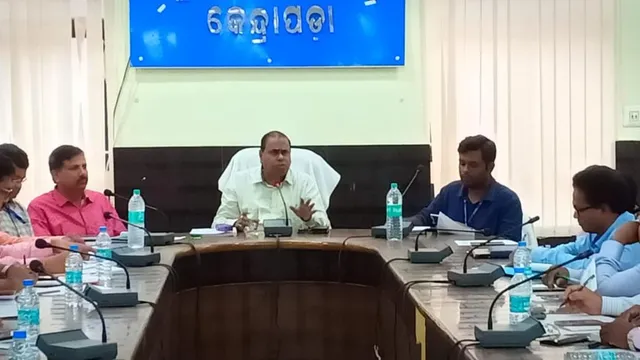 ସାମୁଦ୍ରିକ ବାତ୍ୟା ‘ଫନି’: କେନ୍ଦ୍ରାପଡ଼ାରେ ହାଇଆଲର୍ଟ; ଜରୁରୀ ବୈଠକ ଡକାଇଲେ ଜିଲ୍ଲାପାଳ: ଡେରା ପକାଇବେ ୪ ପୂର୍ବତନ ଜିଲ୍ଲାପାଳ