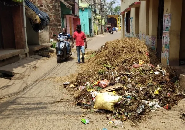 ଅଳିଆ ଉଠୁନି, ତାତିଲେ ଲୋକ