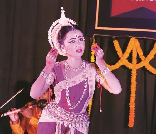 ‘ଏକାମ୍ର ନୃତ୍ୟ ମହୋତ୍ସବ’ର ୨ୟ ସନ୍ଧ୍ୟା : ମନ ମୋହିଲା ମର୍ଦ୍ଦଳ-ତବଲା ଯୁଗଳବନ୍ଦୀ