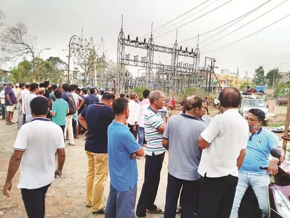 ଯୁଦ୍ଧକାଳୀନ ଭିତ୍ତିରେ ଚାଲିଛି ମରାମତି କାର୍ଯ୍ୟ; ଜାଣନ୍ତୁ ଆପଣଙ୍କ ଅଞ୍ଚଳରେ କେବେ ଆସିବ ବିଜୁଳି