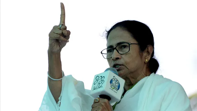 ପଶ୍ଚିମବଙ୍ଗରେ ବିଜେପିର ସଫଳତା ପରେ ଦଳର ଜରୁରୀ ବୈଠକ ଡାକିଲେ ମମତା, ତେଣେ ଦଳ ବିରୋଧୀ ମନ୍ତବ୍ୟ ଲାଗି ସସପେଣ୍ଡ ହେଲେ ତୃଣମୂଳ ବିଧାୟକ