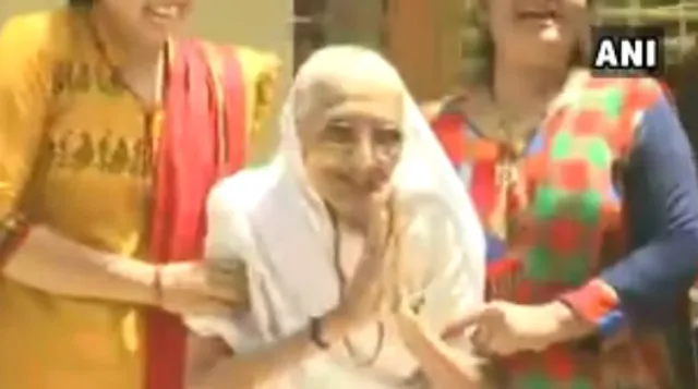 ବିଜେପି ମୁଖ୍ୟାଳୟରେ କଠୋର ନିରାପତ୍ତା ବ୍ୟବସ୍ଥା: ଗାନ୍ଧୀନଗରରେ ଗଣମାଧ୍ୟମକୁ ଅଭିନନ୍ଦନ ଜଣାଇଲେ ମୋଦିଙ୍କ ମାଆ ହୀରାବେନ୍‌