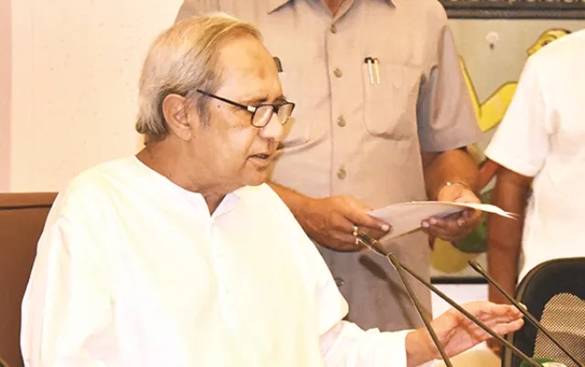 ପୁଣି ୧୦୦ କୋଟିର ପ୍ୟାକେଜ୍ : କ୍ଷତିଗ୍ରସ୍ତ ଉଠାଦୋକାନୀଙ୍କୁ ୧୦ ହଜାର ଟଙ୍କା, ନଡ଼ିଆ ଗଛ ପିଛା ମିଳିବ ୫୦୦ ଟଙ୍କା, କୁକୁଡ଼ା ଚାଷୀଙ୍କୁ ମିଳିବ ୭୫% ରିହାତି