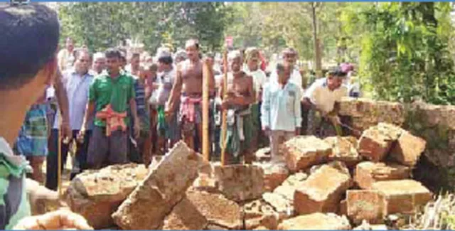 ଜମି ବିବାଦରୁ ଗଣ୍ଡଗୋଳ, ଘର ଭଙ୍ଗାରୁଜା