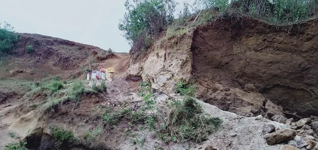 ପାହାଡ଼ ଧସି ୩ ମୃତ, ଦୁଇ ଗୁରୁତର