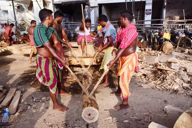ପୁରୀ : ରଥଖଳାରେ ଆଗେଇ ଚାଲିଛି ରଥକାମ