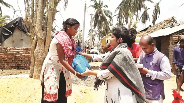 ବାତ୍ୟା ବିପନ୍ନଙ୍କୁ ନାଲ୍‌କୋ-‘ସମ୍ବାଦ’ ପକ୍ଷରୁ ରିଲିଫ୍ ବଣ୍ଟନ, ଦ୍ବିତୀୟ ଦିନ‌ରେ ଅଢ଼େଇ ହଜାର ଲୋକଙ୍କୁ ସହାୟତା