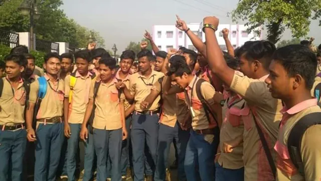 ଟ୍ରେନ୍‌ରୁ ଖସି ଆଇଟିଆଇ ଛାତ୍ର ମୃତ: ପରିବାରକୁ ମିଳିଲା ୫ ଲକ୍ଷ ଟଙ୍କାର କ୍ଷତିପୂରଣ, ଛାତ୍ରଛାତ୍ରୀଙ୍କ ବିକ୍ଷୋଭ ପ୍ରତ୍ୟାହାର