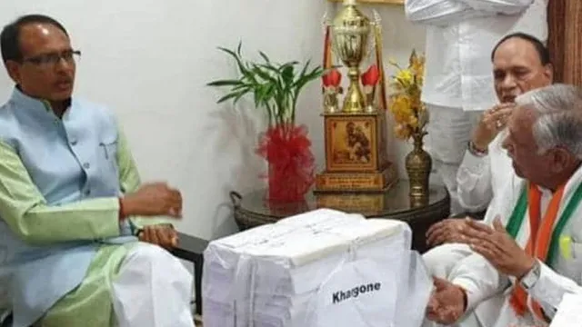 କମଲନାଥଙ୍କୁ ଶିବରାଜଙ୍କ ପ୍ରଶ୍ନ, କହନ୍ତୁ  ଆବେଦନ ନ କରି ମୋର ଭାଇଙ୍କ କୃଷି ଋଣ କେମିତି ଛାଡ଼ କରାଗଲା?