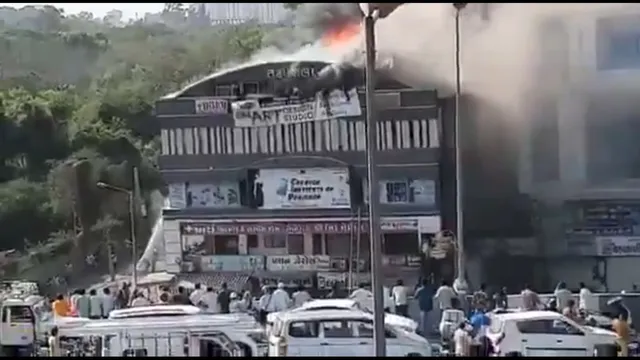 ସୁରତ: ଟ୍ରେନିଂ ସେଣ୍ଟରରେ ଭୟଙ୍କର ଅଗ୍ନିକାଣ୍ଡ, ବିକଳରେ ୪ ମହଲା କୋଠାରୁ ଡେଇଁ ୧୬ ଛାତ୍ରଛାତ୍ରୀ ମୃତ ( ଭିଡିଓ ଦେଖନ୍ତୁ)