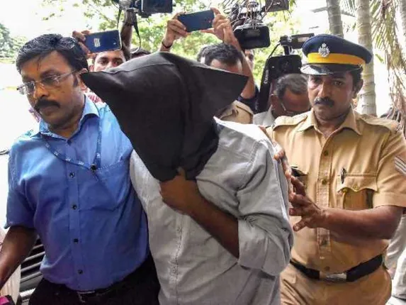 କେରଳରୁ ଗିରଫ ହୋଇଥିବା ଆଇଏସ୍‌ ସନ୍ଦିଗ୍ଧର ବାପାଙ୍କ ବୟାନ : ଯଦି ମୋ ପୁଅ ଆତଙ୍କବାଦୀ, ତାକୁ ଜେଲ୍‌ରେ ମରିବାକୁ ଦିଅ