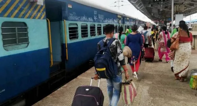 ସ୍ବାଭାବିକ୍‌ ହୋଇପାରୁନି ଟ୍ରେନ୍‌ ସେବା