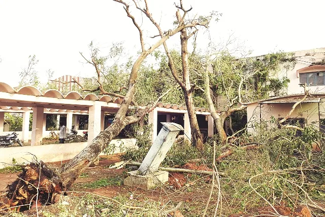 ‘ଫନି’ର ତାଣ୍ଡବରେ ଛାରଖାର ସୌନ୍ଦର୍ଯ୍ୟ ଭରା ଉତ୍କଳ ବିଶ୍ୱବିଦ୍ୟାଳୟ, ଲାଇନ୍ ଓ ପାଣି ନଥିବାରୁ ହଷ୍ଟେଲ ଛାଡି ଘରମୁହାଁ ଛାତ୍ରଛାତ୍ରୀ