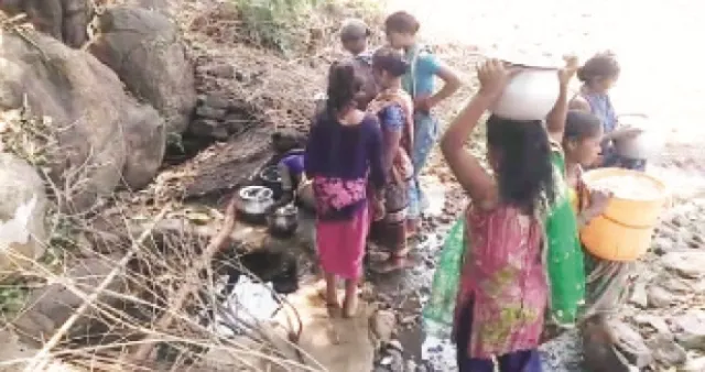 ତଳପଡ଼ାରେ ଜଳ ସଂକଟ : ଦୂଷିତ ଝରଣା ପାଣି ହିଁ ଭରସା