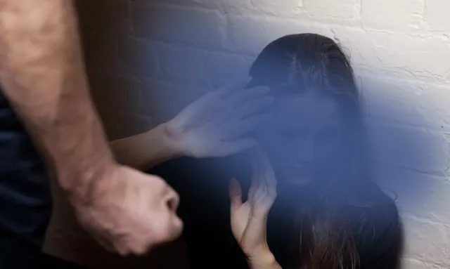 ପରକୀୟ ସମ୍ପର୍କ ପାଇଁ ଆପତ୍ତି କରୁଥିବା ପତ୍ନୀଙ୍କୁ ୧୦ ବର୍ଷ ହେବ ଚେନ୍‌ରେ ବାନ୍ଧି ରଖିଛନ୍ତି ସ୍ୱାମୀ