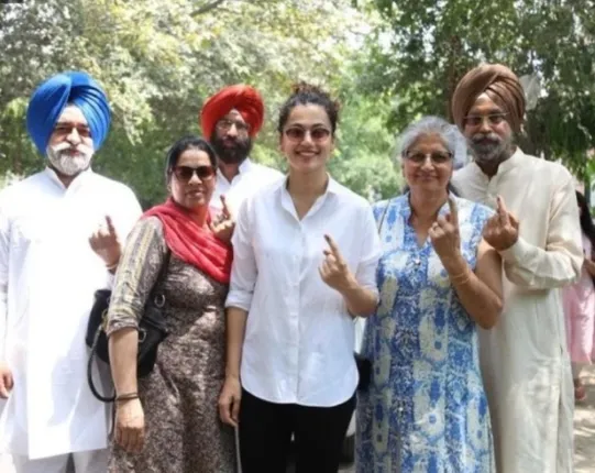 ଷଷ୍ଠ ପର୍ଯ୍ୟାୟ ମତଦାନରେ  ନୂଆଦିଲ୍ଲୀରେ ଭୋଟ୍‌ ଦେଲେ ଏହି ସବୁ ବଲିଉଡ୍‌ କଳାକାର