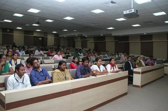 ବଢ଼ିବ ଅଧ୍ୟାପକଙ୍କ ଡ୍ୟୁଟି ସମୟ: ଏଣିକି ୫ ନୁହେଁ, ୭ ଘଣ୍ଟା କଲେଜରେ ରହିବେ