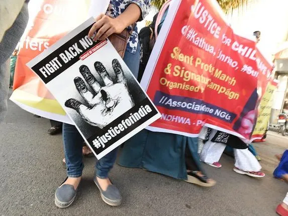 କାଠୁଆ ଗଣଦୁଷ୍କର୍ମ-ହତ୍ୟା ମାମଲା: ୩ ଜଣଙ୍କୁ ଆଜୀବନ କାରାଦଣ୍ଡ, ଅନ୍ୟ ୩ ଜଣଙ୍କୁ ୫ ବର୍ଷ ଲେଖାଏଁ ଜେଲ୍‌