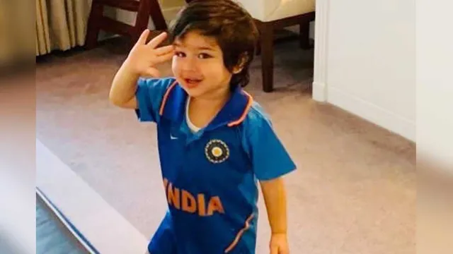 କ୍ରିକେଟ ବିଶ୍ୱକପରେ ପାକିସ୍ତାନକୁ ଭାରତ ହରାଇଲା ପରେ ଭାଇରାଲ ହେଲା ତୈମୁରଙ୍କ ଏହି କ୍ୟୁଟ ଫଟୋ