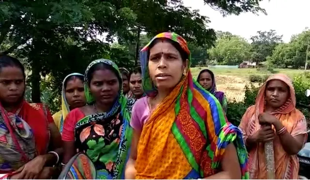 ବାଲେଶ୍ୱର: ମଦ ବିକ୍ରିକୁ ବିରୋଧ, ହୋଟେଲ ମାଲିକଙ୍କୁ ନିସ୍ତୁକ ପିଟିଲେ ସ୍ୱୟଂ ସହାୟକ ଗୋଷ୍ଠୀର ମହିଳା