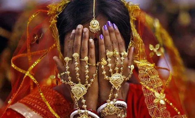 ଆଧାର କାର୍ଡରେ କନ୍ୟାର ଜାତି ଉଲ୍ଲେଖ ନଥିବାରୁ ବିବାହ ମଝିରୁ ବାହାଘର ଭାଙ୍ଗିଦେଲା ବର; କନ୍ୟା ପିତା ହେଲେ ଥାନାର ଦ୍ୱାରସ୍ଥ