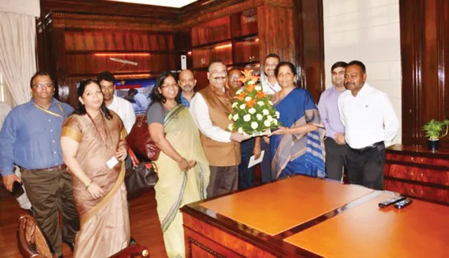 ୧୮ ଦିନ ତଳେ ଅର୍ଥମନ୍ତ୍ରୀଙ୍କୁ ଫୁଲତୋଡ଼ା ଦେଇଥିବା ଅଧିକାରୀ ବିଦା