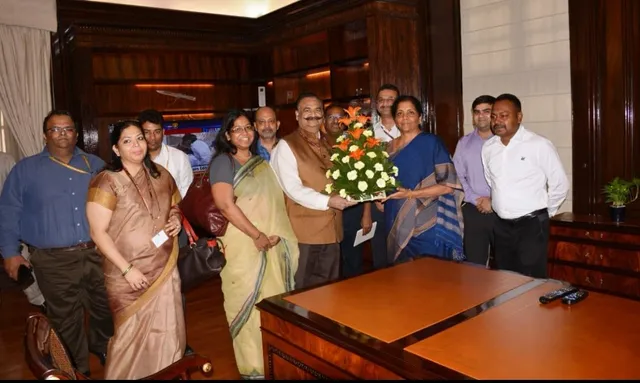 ନିର୍ମଳା ସୀତାରମଣଙ୍କୁ ୧୮ଦିନ ପୂର୍ବରୁ ଏକ ବଡ଼ ଫୁଲତୋଡା ଦେଇଥିବା ଅଧିକାରୀଙ୍କ ଚାକିରି ଛଡ଼ାଇ ନିଆଗଲା