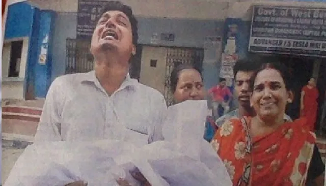 ପଶ୍ଚିମବଙ୍ଗ ଡାକ୍ତରଙ୍କ ଧର୍ମଘଟ ୪ର୍ଥ ଦିନରେ; ଚିକିତ୍ସା ଅଭାବରୁ ମୃତ ନବଜାତକକୁ ଧରି କ୍ରନ୍ଦନରତ ପିତାର ଫଟୋ ଦେଖି ପୂରା ଦେଶ ତଟସ୍ଥ