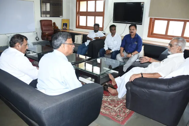 ଉତ୍କଳ ବିଶ୍ୱବିଦ୍ୟାଳୟ ପରିଦର୍ଶନ କରି ବାତ୍ୟା ସଂପର୍କିତ କ୍ଷୟକ୍ଷତି ନେଇ ଅବଗତ ହେଲେ ରାଜ୍ୟପାଳ