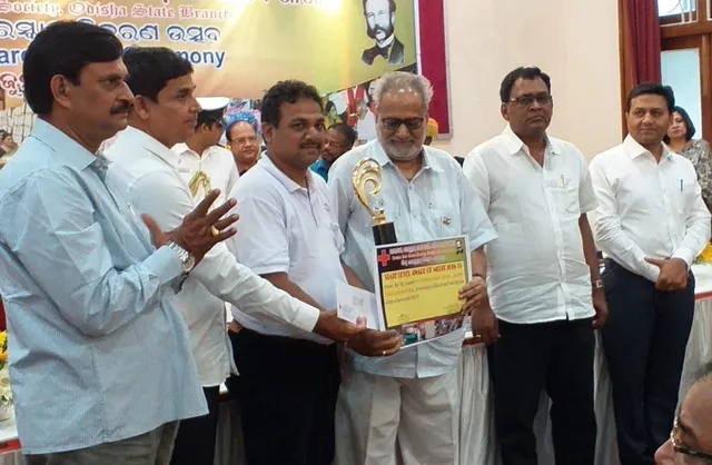 କୋରାପୁଟ: ଅଧ୍ୟାପକ ପ୍ରକାଶ ସେନାପତି ପାଇଲେ ରେଡକ୍ରସ କାଉନସିଲର ପୁରସ୍କାର