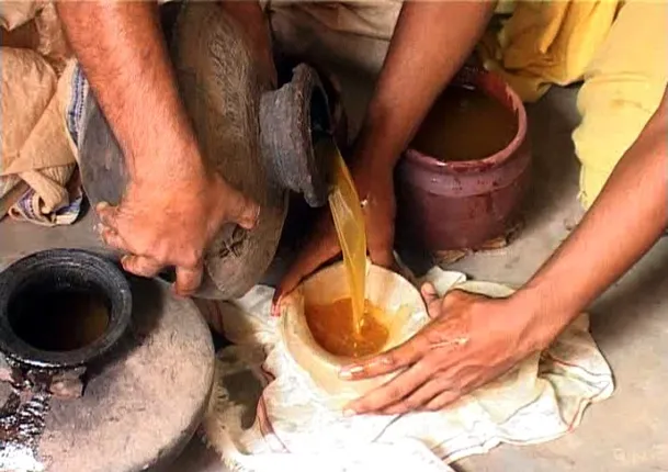 ଜ୍ବରରେ ଥରୁଛନ୍ତି ମହାପ୍ରଭୁ, ଶ୍ରୀଅଙ୍ଗରେ ଲାଗି ହେଲା ଫୁଲୁରି ତେଲ