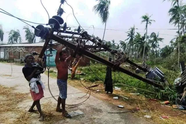 ସହର ପରେ ଗାଁକୁ ଭୁଲିଗଲେ : ଉଠିନି ଅସଜଡ଼ା ତାର କି ଖୁଣ୍ଟି, ଗାଁ ଏବେ ବି କିଟିକିଟି ଅନ୍ଧାର